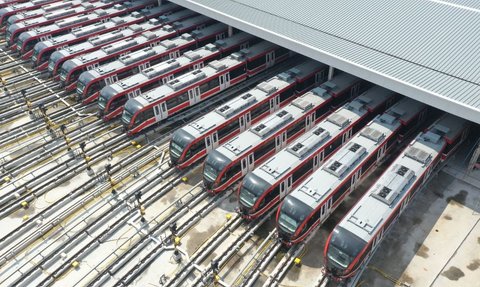 Aji Mumpung, Warga Sekitar Stasiun LRT Jabodebek Langsung Buka Lapak Parkiran Bertarif Murah
