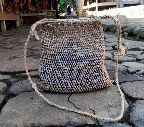 Uniknya Tas Koja, Oleh-oleh Khas Baduy yang Terbuat dari Kulit Pohon