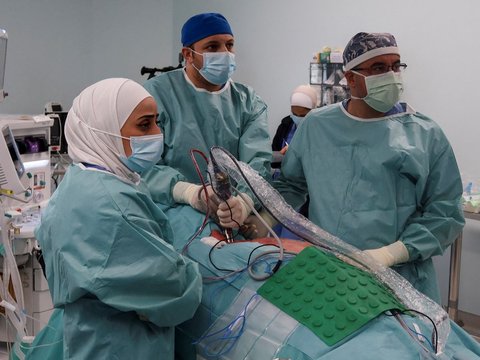 FOTO: Canggih! Dokter di Yordania Gunakan Robot untuk Operasi Pasien Kanker, Diklaim Lebih Akurat dan Kurangi Rasa Sakit