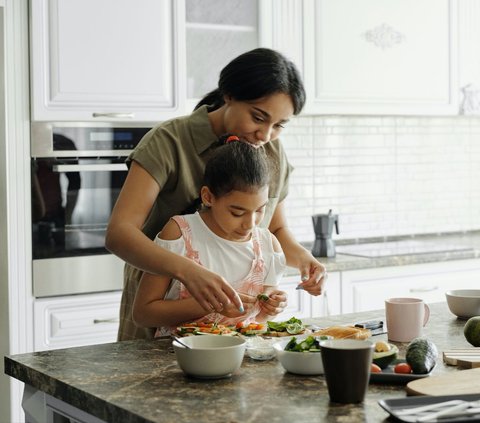 7 Cara Mengatasi Anak yang Pilih-pilih Makanan dan Membuatnya Makan Lebih Sehat