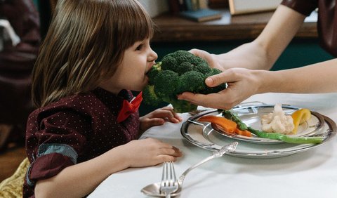 Libatkan Anak dalam Persiapan Makanan