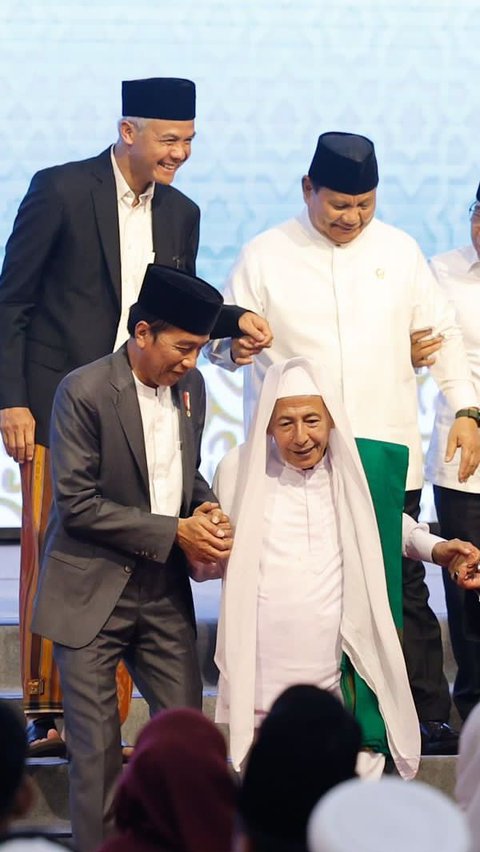 Beri Jempol saat Prabowo dan Ganjar Salam Komando, Jokowi: Kamu Ini Dikit-Dikit Kode