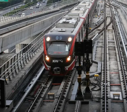 Namun begitu, Jokowi tak ingin abai dengan adanya kendala dalam pengoperasian LRT Jabodebek. Dia pun meminta PT KAI (Persero) dan PT INKA untuk mengevaluasi berbagai insiden yang sudah terlewat. 