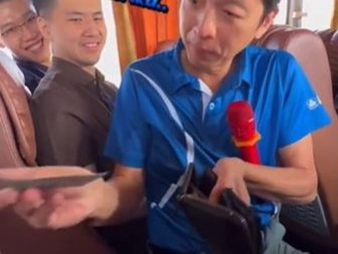 Gokil! Bos BCA Pamerkan Dompet Pribadinya, Isinya Bikin Orang Melongo Tak Berkutik