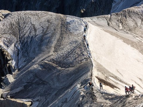 FOTO: Ketika Gunung Bersalju Mont Blanc di Prancis Tersengat Gelombang Panas