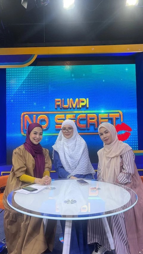 Sosok Bebi sendiri merupakan mantan model. Ia juga beberapa kali diundang di acara televisi.