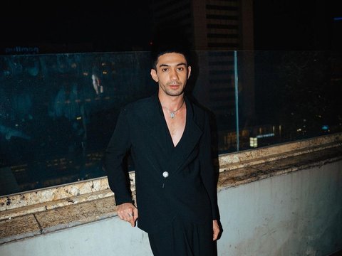 Not a Celebrity, Reza Rahadian Dreams of Being a Swimmer