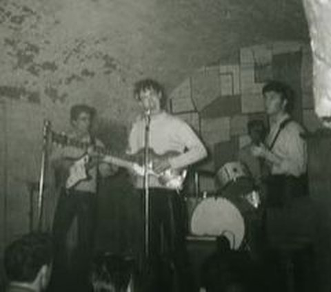 Penggemar The Beatles, ini Potret El Rumi saat Manggung di Cavern Club Liverpool: Salah Satu Impianku Tercapai