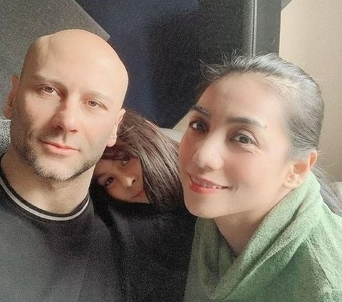 Potret Siti KDI dan Sang Putri yang Berdarah Turki, Kecantikan Sang Buah Hati Tuai Pujian