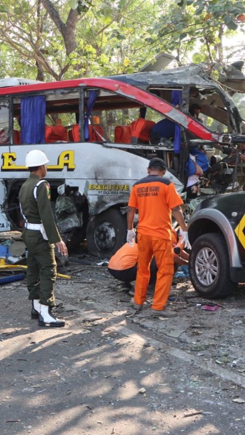 Kecelakaan Maut Bus Sugeng Rahayu Vs Eka di Ngawi, Tiga Penumpang Tewas