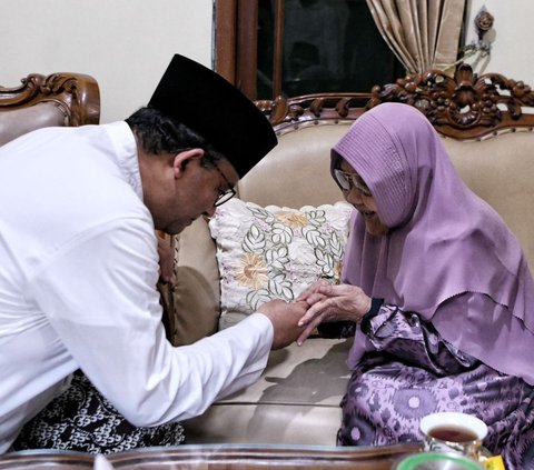 Bacapres dari Koalisi Perubahan untuk Persatuan (KPP) Anies Baswedan menemui Ibunda Ketua Umum Partai Kebangkitan Bangsa (PKB) Muhaimin Iskandar atau Cak Imin saat kunjungan di Jombang, Jawa Timur.