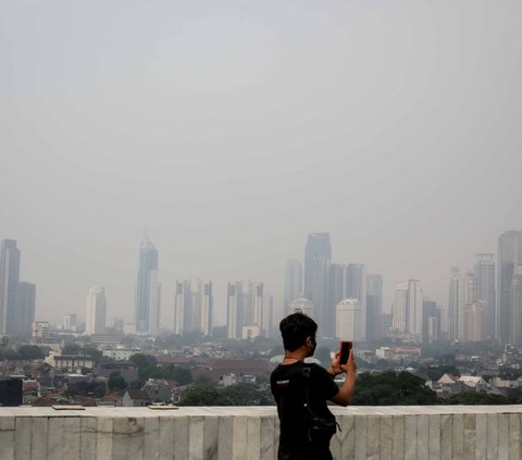FOTO: Polusi Udara Jakarta Masih Menjadi yang Terburuk di Dunia