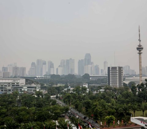 FOTO: Polusi Udara Jakarta Masih Menjadi yang Terburuk di Dunia