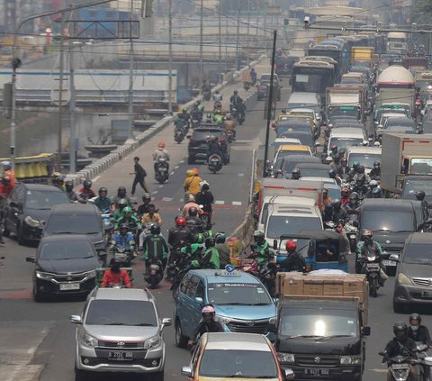 Rekayasa lalu lintas contraflow diberlakukan sepanjang Jalan Gajah Mada dan Jalan Hayam Wuruk imbas proyek MRT Jakarta Fase 2A CP202. Rekayasa lalu lintas ini berlaku di tiga jalan, yaitu Simpang Harmoni, Jembatan Batu Ceper, dan Simpang Mangga Besar.<br>