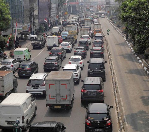 FOTO: Potret Kemacetan Saat Penerapan Contraflow di Jalan Gajah Mada-Hayam Wuruk Imbas Proyek MRT