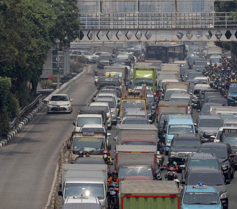 FOTO: Potret Kemacetan Saat Penerapan Contraflow di Jalan Gajah Mada-Hayam Wuruk Imbas Proyek MRT