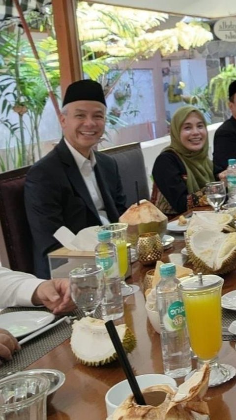 Ganjar Ungkap Isi Pembicaraan Saat Makan Siang Bareng Jokowi dan Prabowo<br>