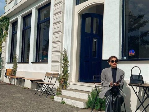 Potret Rina Nose Jalan-jalan di Belanda, Girang Banget saat Menemukan Jajanan 'Cuanki'