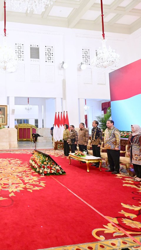 Jokowi Beri Penghargaan ke 15 Tim Pengendalian Inflasi Daerah, Berikut Daftarnya<br>