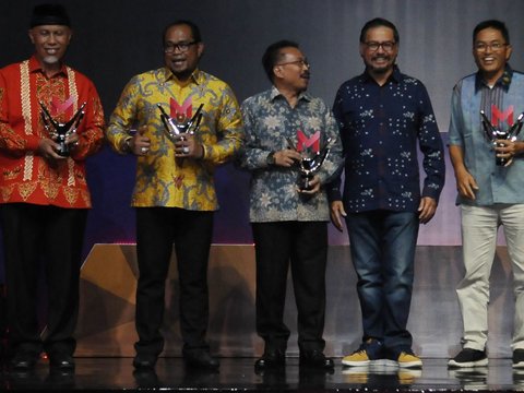 FOTO: Raih Penghargaan Program Desa Wisata, Sumatera Barat hingga NTB Terima Trofi Merdeka Awards 2023