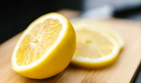 Meskipun diet lemon dapat membantu mengurangi asupan kalori dan memberikan beberapa manfaat kesehatan, efektivitas dan keamanannya untuk menurunkan berat badan masih belum sepenuhnya terbukti.