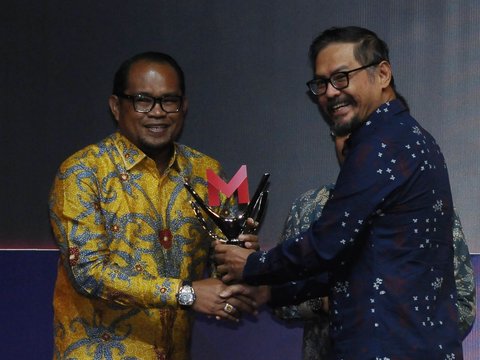 FOTO: Raih Penghargaan Program Desa Wisata, Sumatera Barat hingga NTB Terima Trofi Merdeka Awards 2023