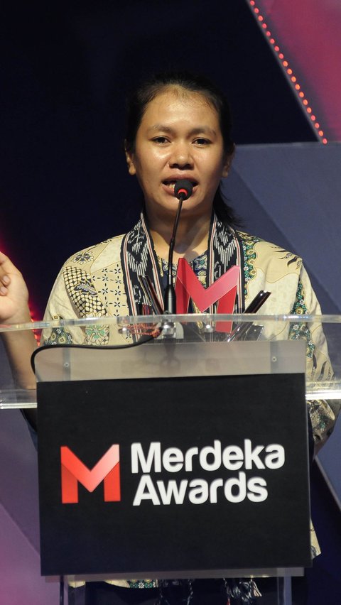 Kemudian ada sosok Inspiratif Bidang Lingkungan yakni Deti Kurnia yang juga menerima penghargaan Merdeka Awards 2023.