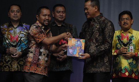 Untuk itu, merdeka.com kembali menganugerahkan kepada lima Pemerintah Provinsi, Pemerintah Kabupaten/Kota, dan satu perusahaan negara, sebagai penerima Merdeka Awards 2023 dalam kategori Reformasi Birokrasi.