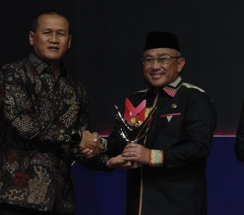 FOTO: Ini Penerima Merdeka Awards 2023 Kategori Reformasi Birokrasi, dari Pemprov Kalsel hingga Kota Depok