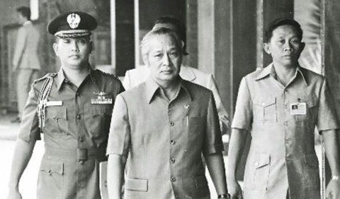 Pada tahun 1974, Kolonel Try Sutrisno Diangkat Menjadi Ajudan Presiden Soeharto