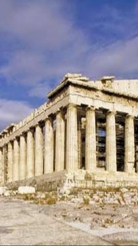 6. Parthenon, Yunani<br /><br />Serupa dengan Machu Picchu, zona larangan terbang di Parthenon, Yunani bertujuan untuk melindungi situs berserjarah ini. <br /><br />Pesawat yang melintas di ata situs ini tidak diperbolehkan terbang di bawah 5.000 kaki.