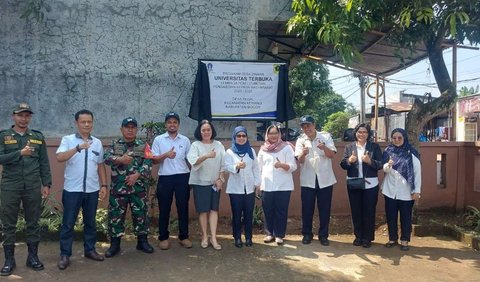 Di sisi lain, Universitas Terbuka juga memiliki Desa Binaan yang memanfaatkan hasil penelitian multidisiplin.