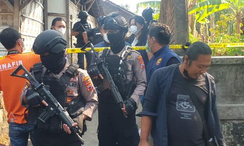 Potret Penggeledahan Rumah Terduga Teroris di Boyolali, Barang Ini Sampai Diangkut