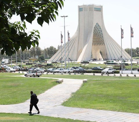 Pemerintah Iran menetapkan libur nasional selama dua hari, yakni pada Rabu (2/8) dan Kamis (3/8), karena sengatan cuaca panas ekstrem yang belum pernah terjadi sebelumnya. <br /><br />Kondisi ini membuat orang tua dan orang-orang dengan kondisi kesehatan tertentu diimbau untuk tetap tinggal di dalam rumah, menurut laporan media pemerintah Iran.