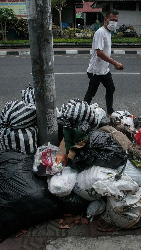 FOTO: Yogyakarta Darurat, Sampah Menumpuk di Mana-Mana Imbas Penutupan TPA Piyungan