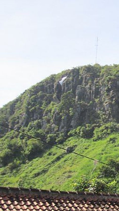 6. Gunung Batu