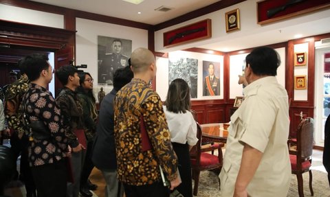 Setelah Raffi Ahmad, Kini Prabowo Subianto Duduk Satu Meja Bareng Komika 'Hobi' Kritik Ini