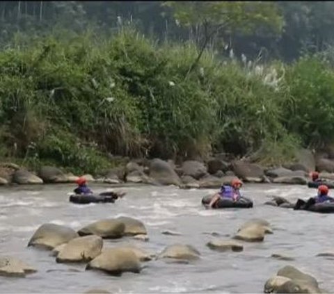 Serunya Merasakan River Tubing di Kaki Gunung Merbabu, Pacu Adrenalin