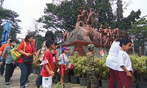 Potret Parade Cilik Kenang Perjuangan Pahlawan di Bumi Hangus Malang