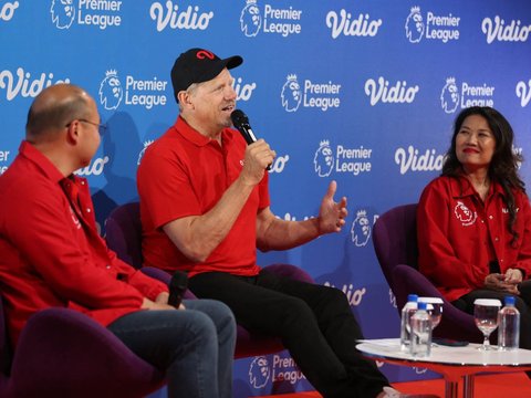 FOTO: Kiper Legendaris MU Peter Schmeichel Sambangi Indonesia dalam Vidio Premier League Festival