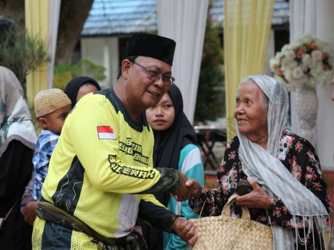 Hari Kedua Turdes, Gubernur Kalsel Bagikan Bantuan Ke Desa Kuala Lupak