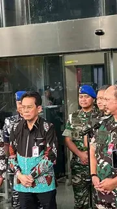 Potret KPK-TNI Akur, 7 Jam Geledah Kantor Basarnas Bareng-Bareng Bawa 2 Boks & 1 Koper