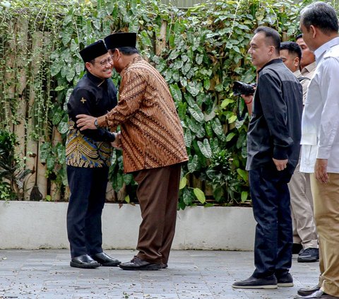 Ketua Umum PKB Muhaimin Iskandar alias Cak Imin memberi isyarat PKB bisa saja berpindah koalisi ke PDI Perjuangan. Rencana pindah koalisi terjadi apabila Gerindra tidak kunjung ada kepastian soal Cawapres.