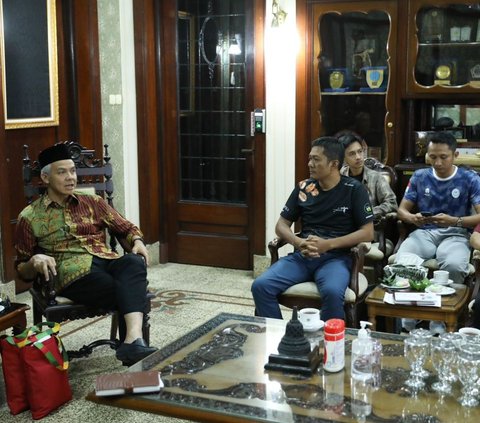 Gubernur Jawa Tengah Ganjar Pranowo mengajak atlet untuk memperlihatkan kemampuan dan menunjukkan prestasinya dalam Pekan Olahraga Provinsi (Porprov) XVI. Ganjar akan membuka secara resmi ajang itu di Stadion Joyo Kusumo, Pati Sabtu (5/8).