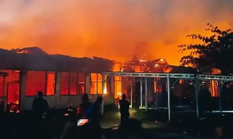 Kebakaran Hanguskan 160 Los di Pasar Sadang Serang Bandung, Kerugian Ditaksir Ratusan Juta