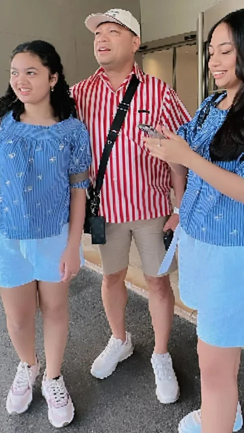 Kris Dayanti mengunggah foto dan video kebersamaan sang suami, Raul Lemos, dan dua putrinya, Athalia dan Amora.