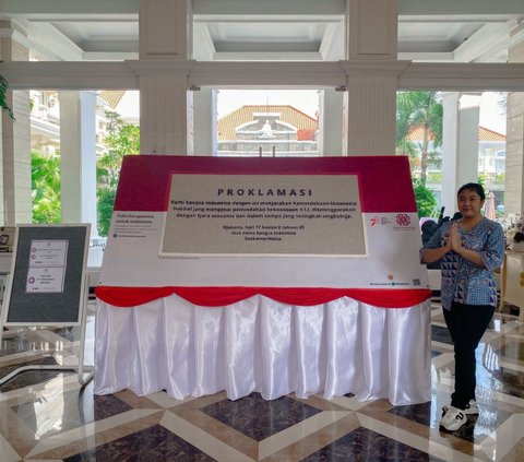 Unik! Hotel di Solo Susun Naskah Proklamasi dari Beras Sambut HUT ke-78 RI