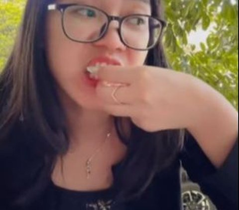 Bukan Dicampur Buah, Aksi Wanita Buat Puding Kodok Ini Bikin Netizen Heran