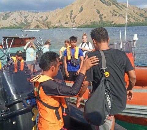 Kapal Wisata Kembali Kandas di Labuan Bajo, Puluhan Turis Asing Diangkut Kapal Penyelamat