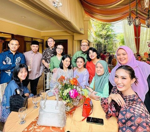 Cantiknya Ayu Dewi Foto bareng Politisi Konglomerat, Sosoknya Orang Terdekat Regi Datau